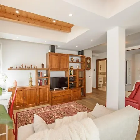 Attico Bella Vista Con Parcheggio In Centro Apartment *