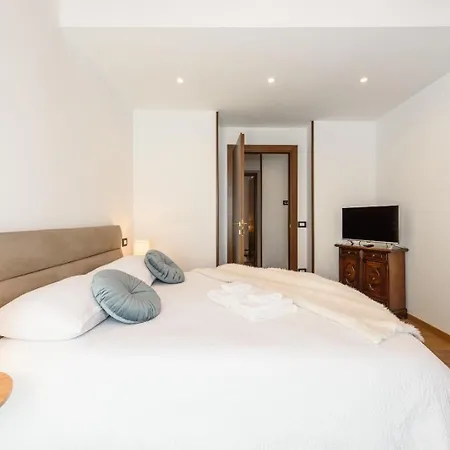 Attico Bella Vista Con Parcheggio In Centro Apartment Aosta